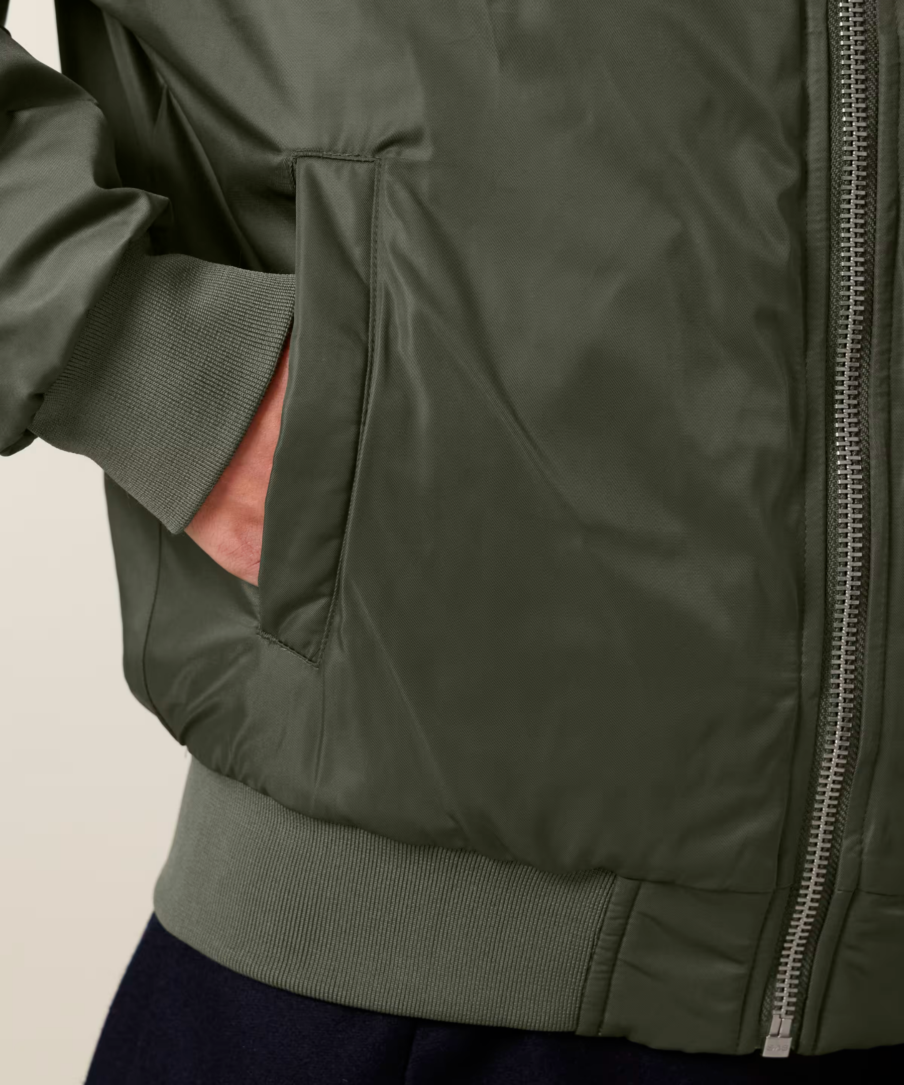 THE LIVE IT! BOMBER