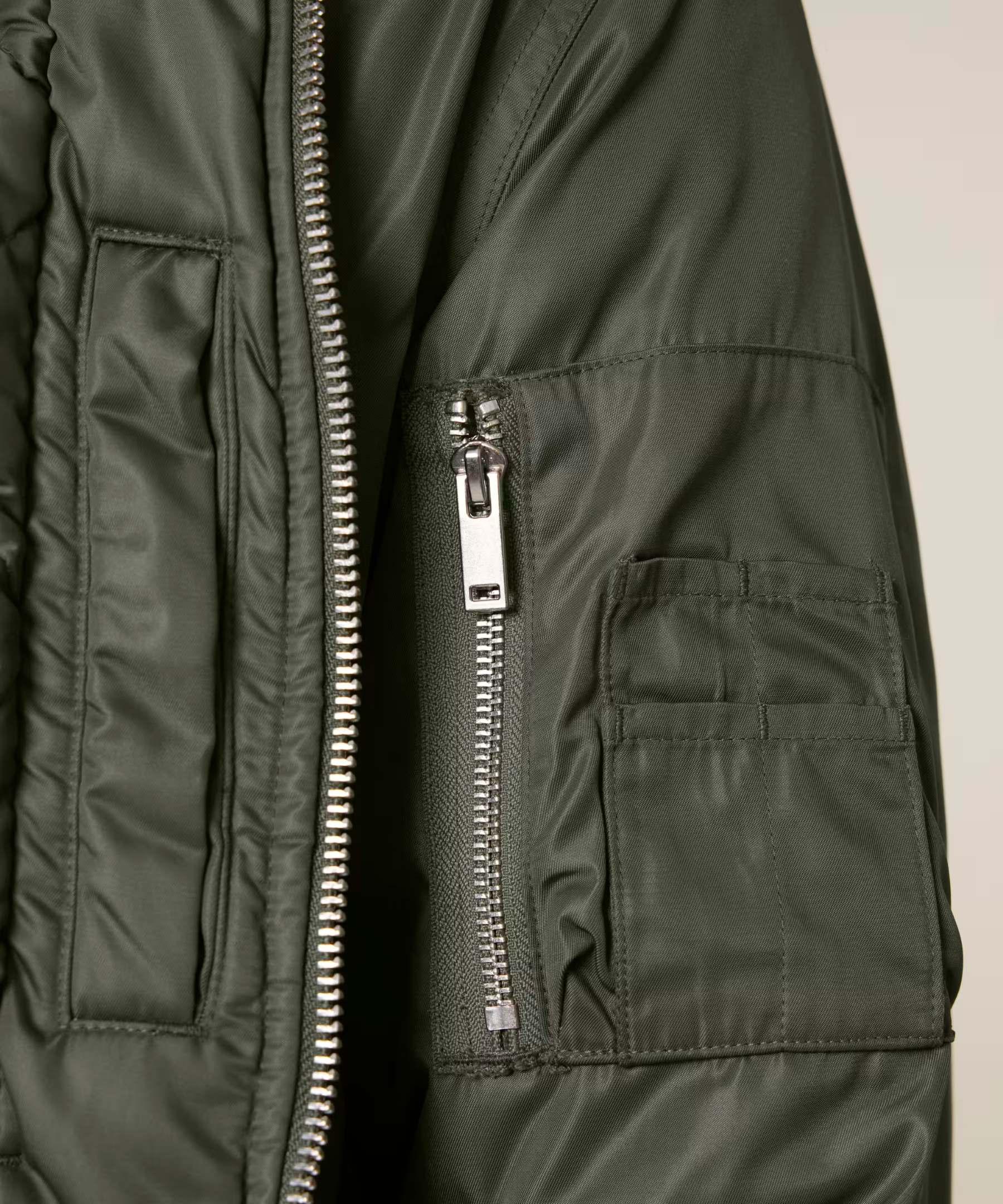 THE LIVE IT! BOMBER
