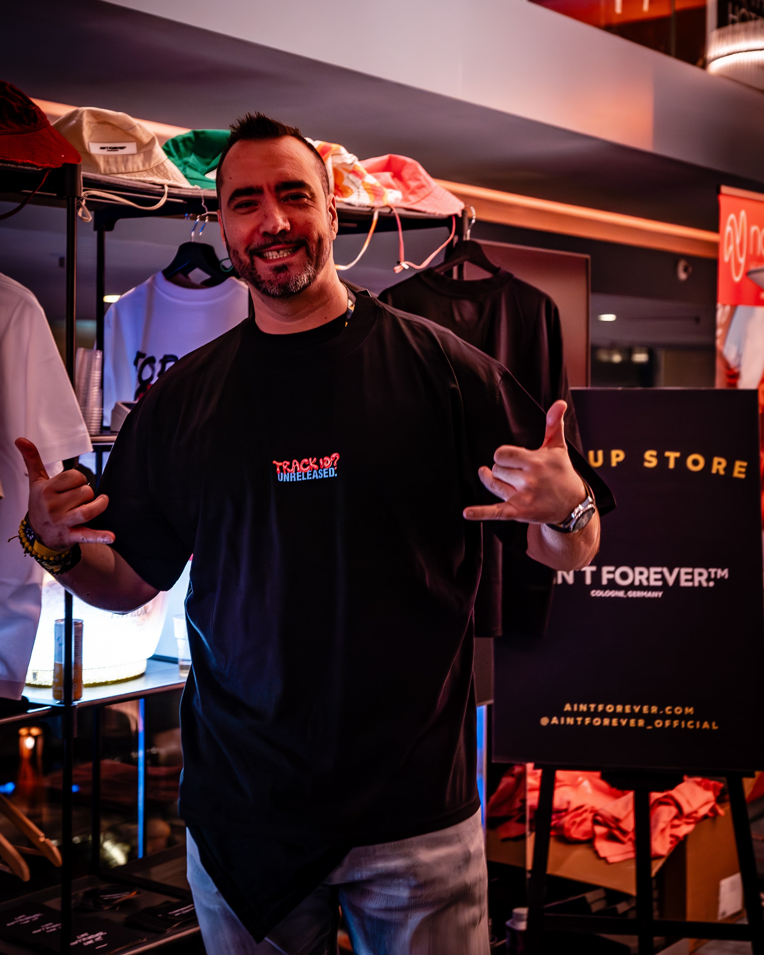 UNRELEASED T-SHIRT (1001TRACKLISTS)