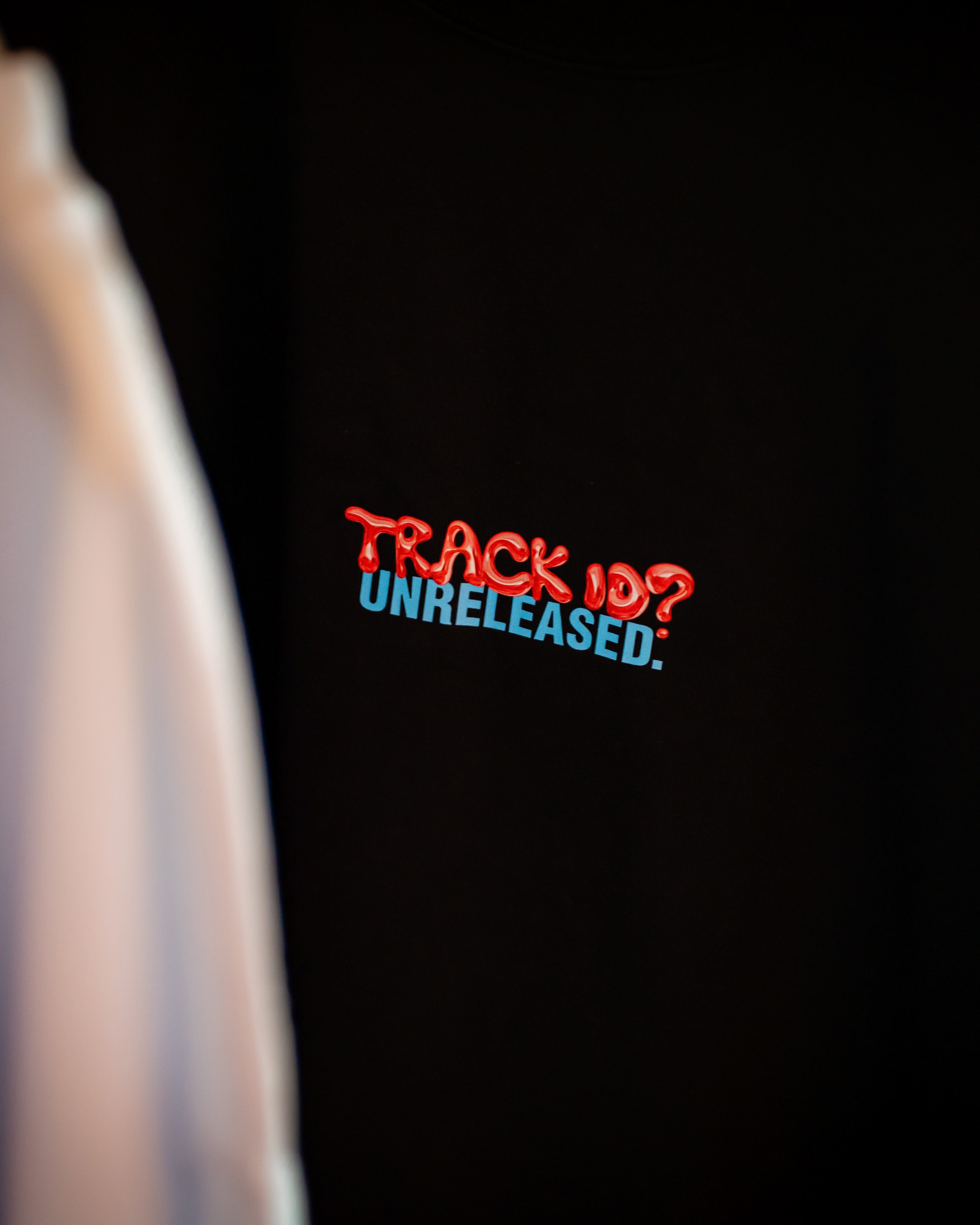 UNRELEASED T-SHIRT (1001TRACKLISTS)