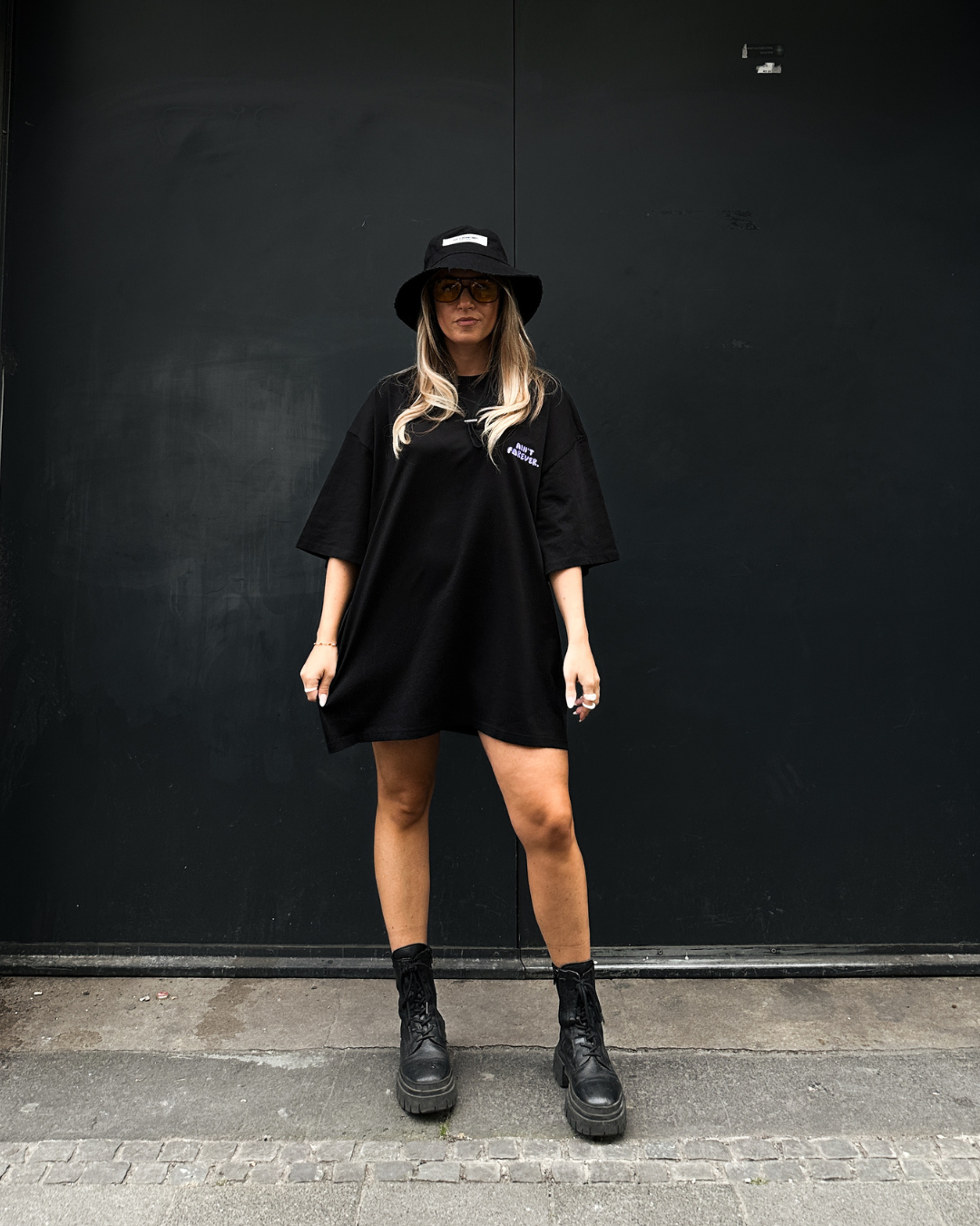 THE ESSENTIAL BUCKET HAT (BLACK)