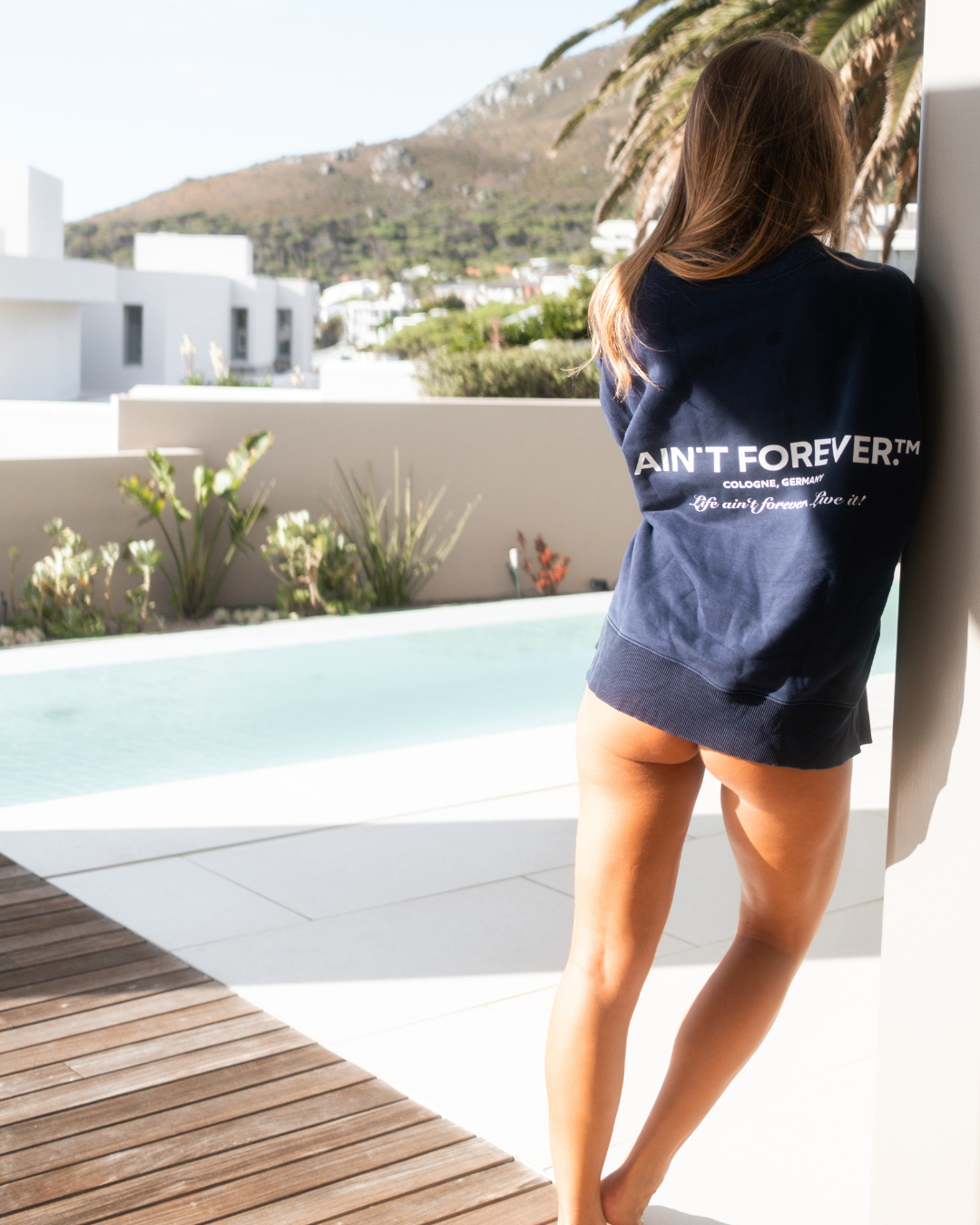 THE LIVE IT! SWEATSHIRT
