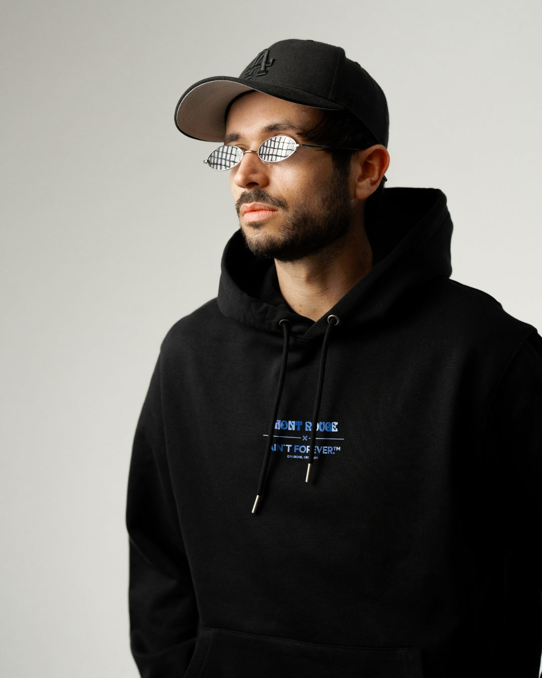 LE MONT ROUGE HOODIE (BLACK / MONT ROUGE)