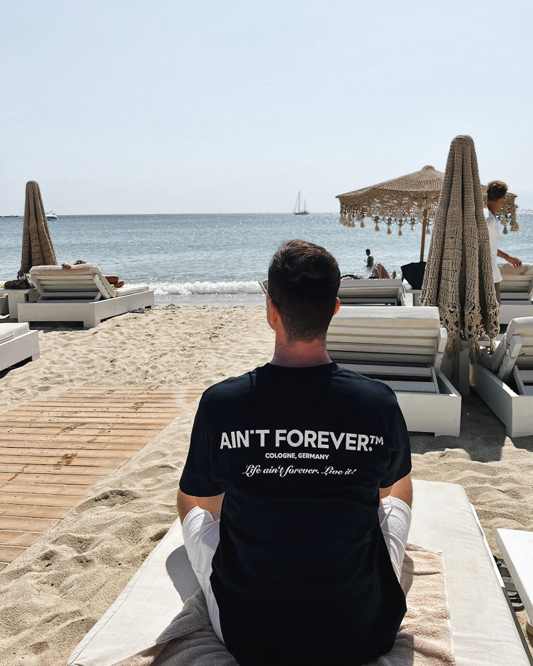 THE LIVE IT! T-SHIRT