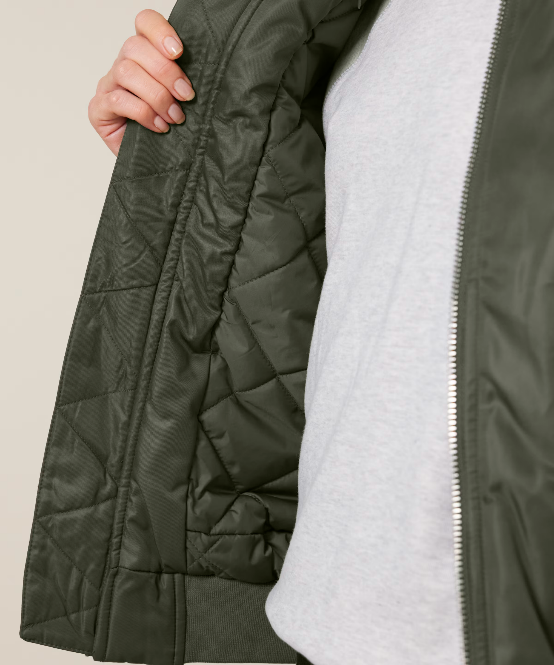 THE LIVE IT! BOMBER