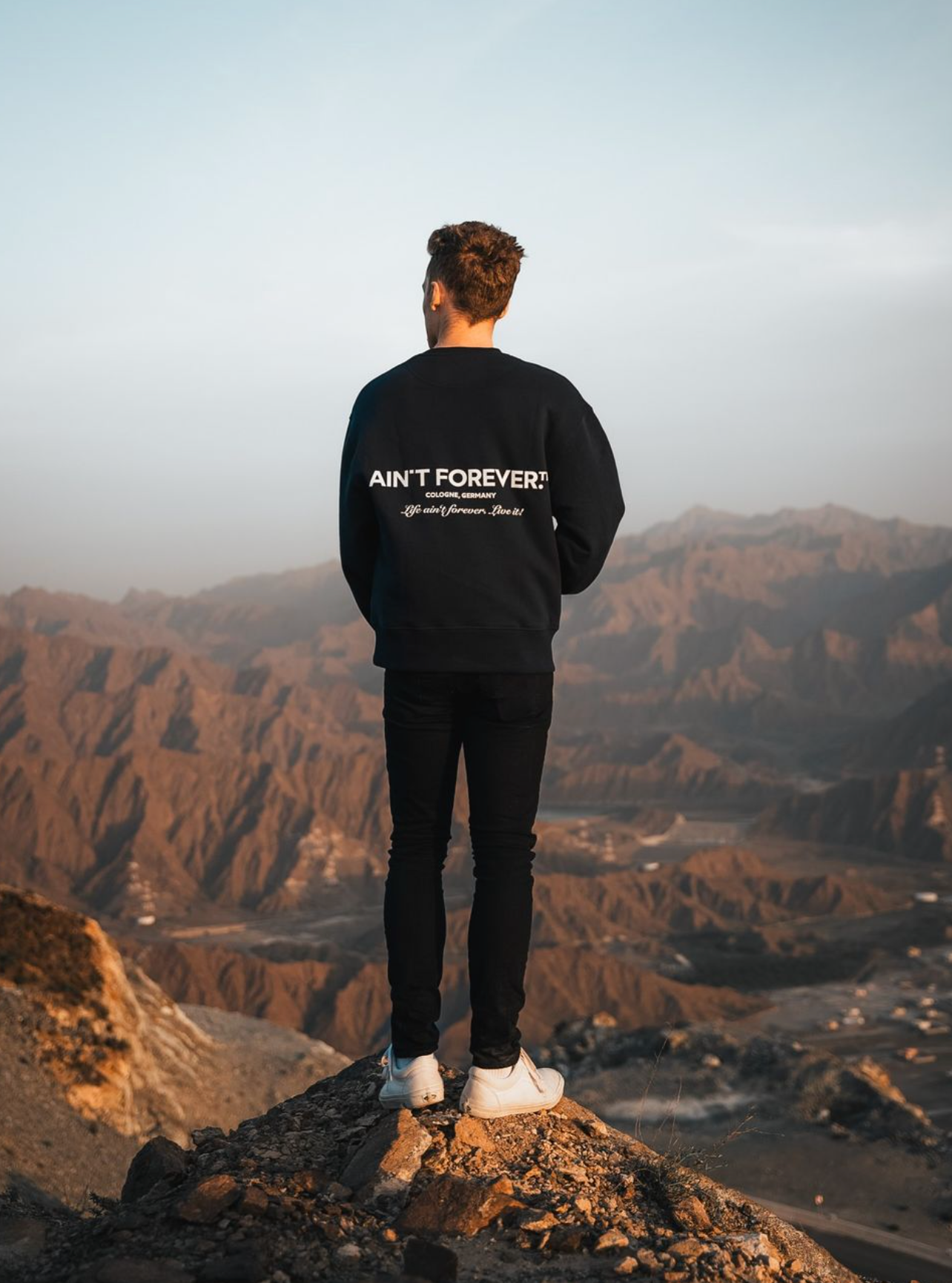 THE LIVE IT! SWEATSHIRT