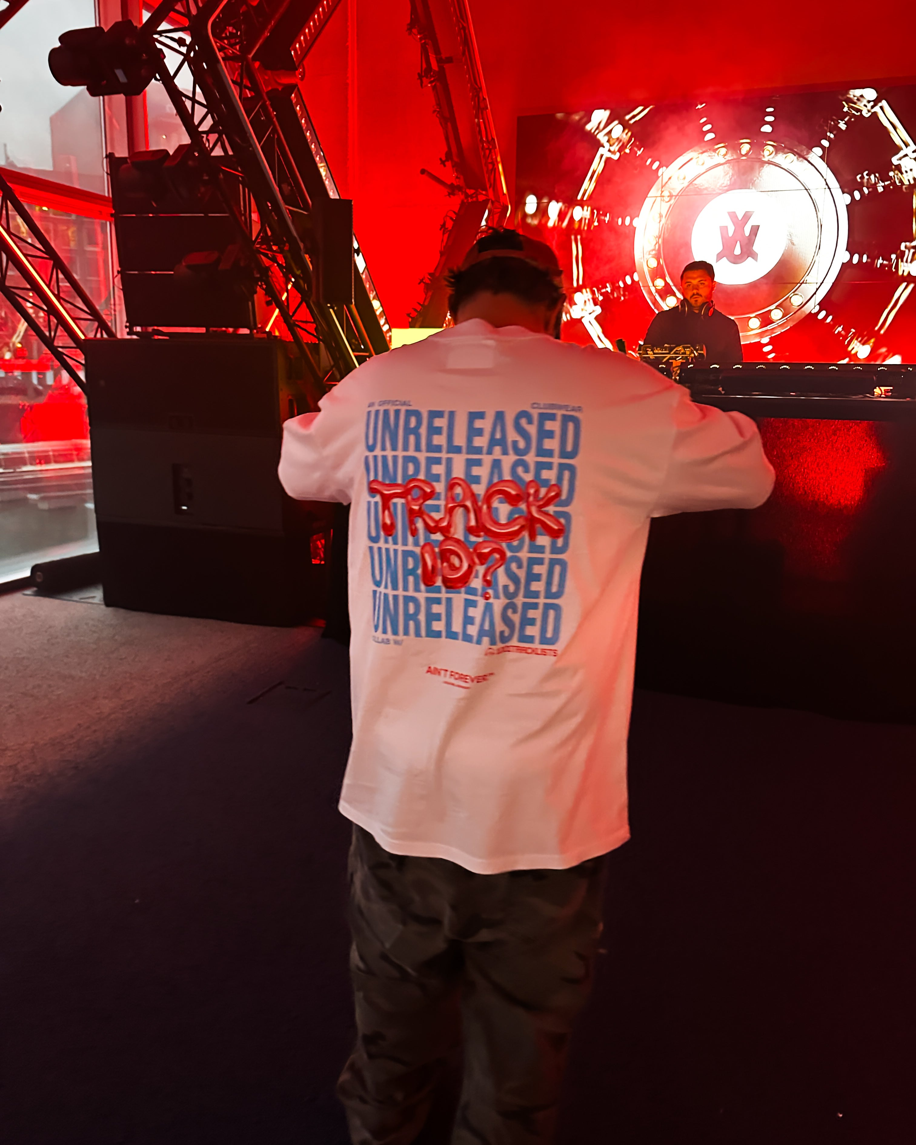 THE UNRELEASED T-SHIRT (1001TRACKLISTS)