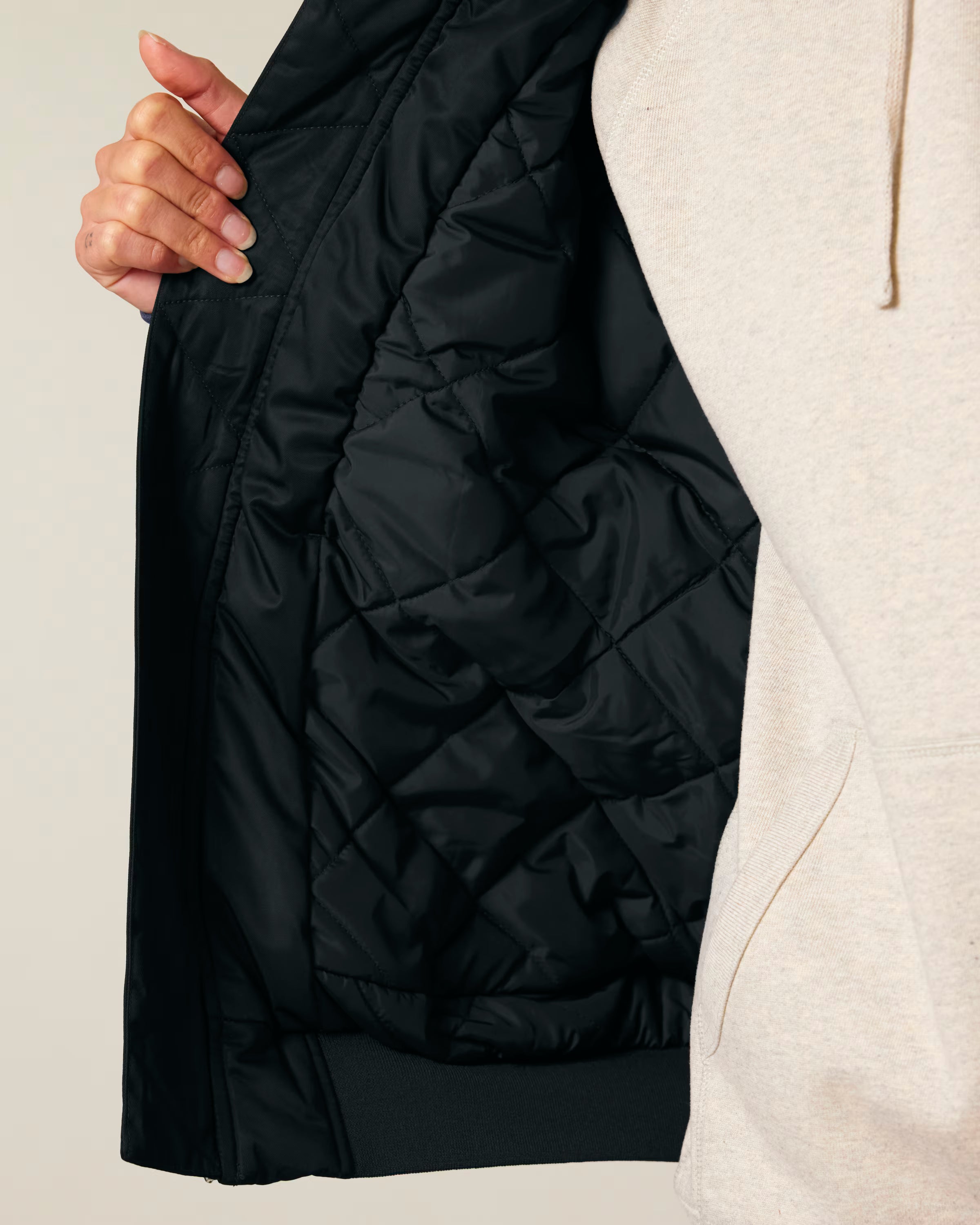 THE LIVE IT! BOMBER (BLACK / WHITE)