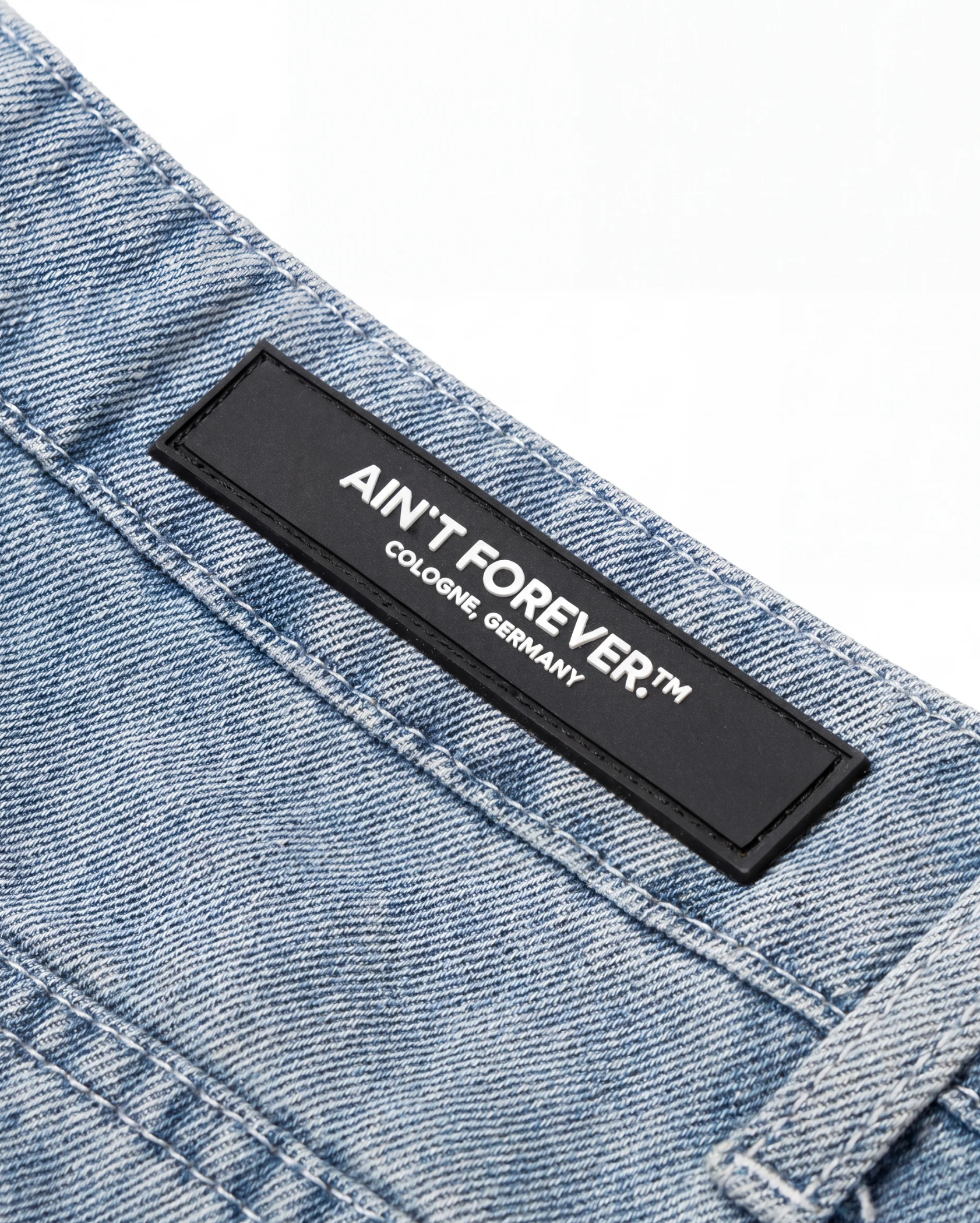 "OFF LEASH" - MEN'S LOOSE FIT JEANS