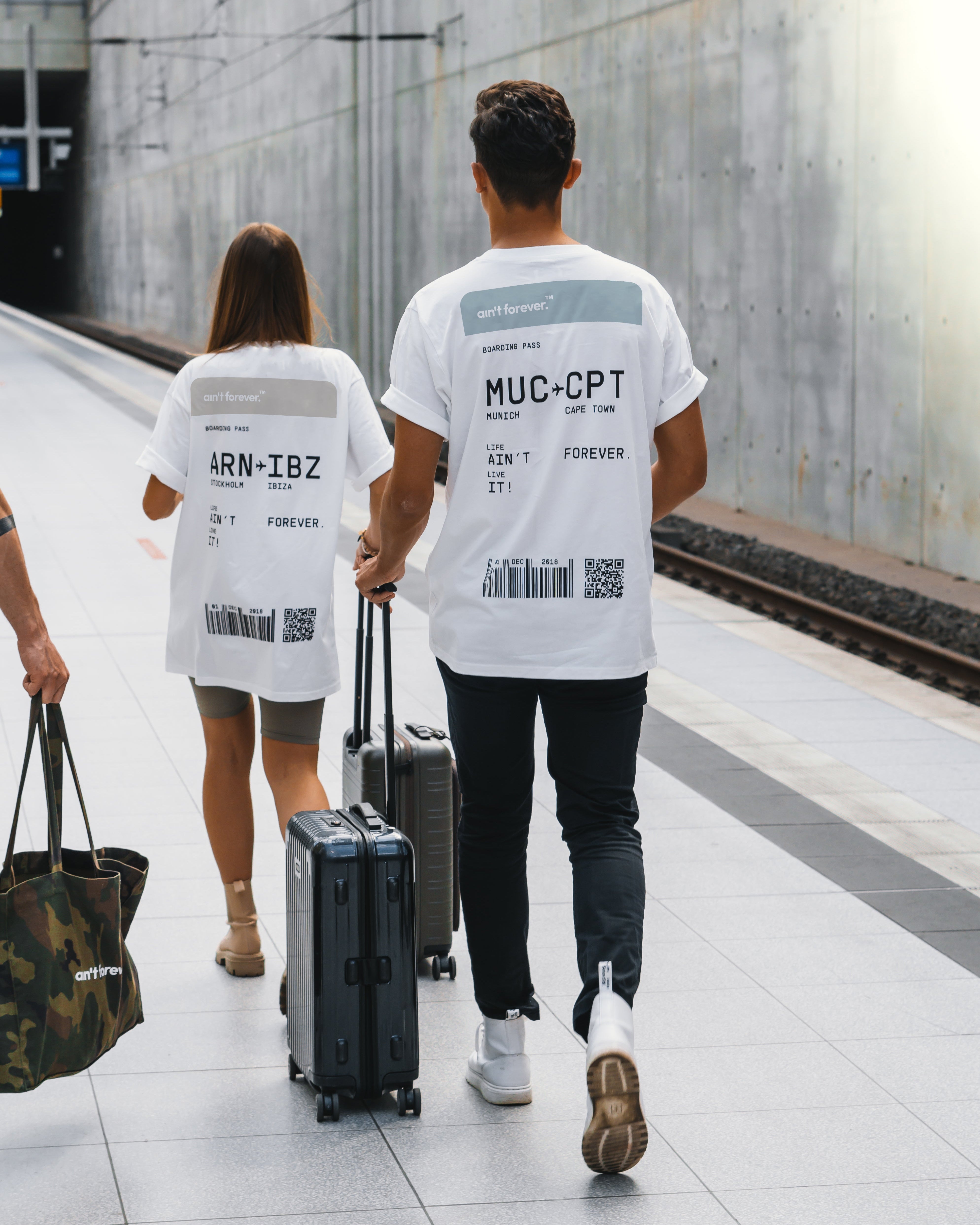 THE BOARDING PASS T-SHIRT (WHITE / BLUEISH GREY)