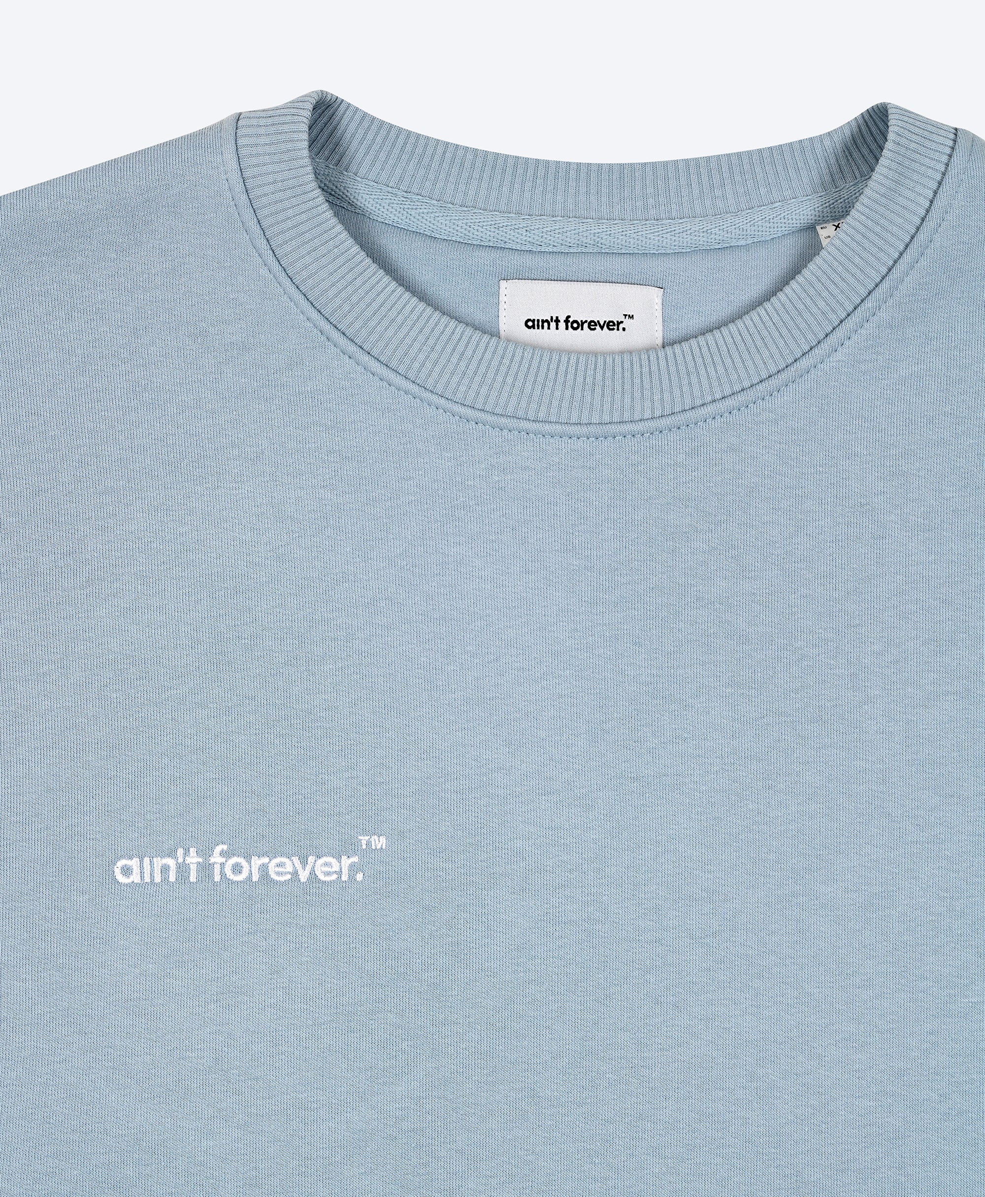 THE ESSENTIAL SWEATSHIRT