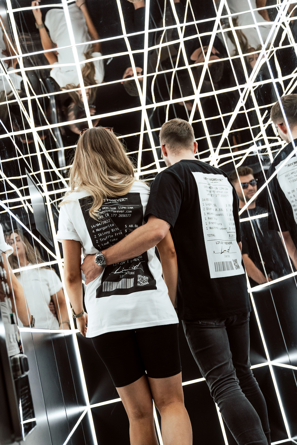 THE NIGHT OUT T-SHIRT (WHITE/BLACK)