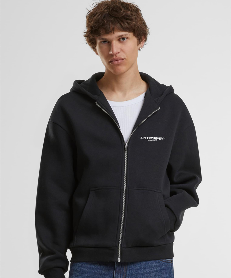 THE ESSENTIAL ZIPPER