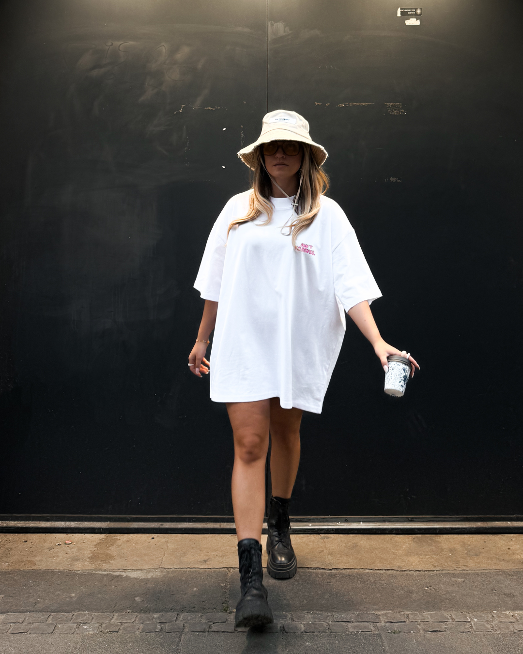 THE ESSENTIAL BUCKET HAT (BEIGE)