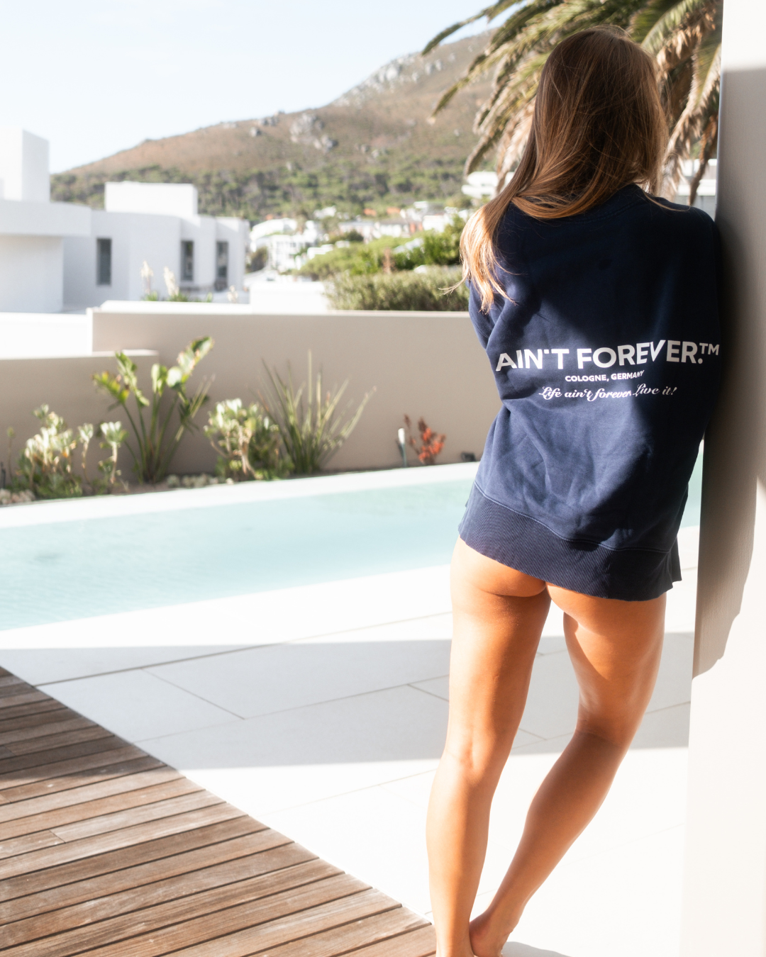 THE LIVE IT! SWEATSHIRT (NAVY / WHITE)