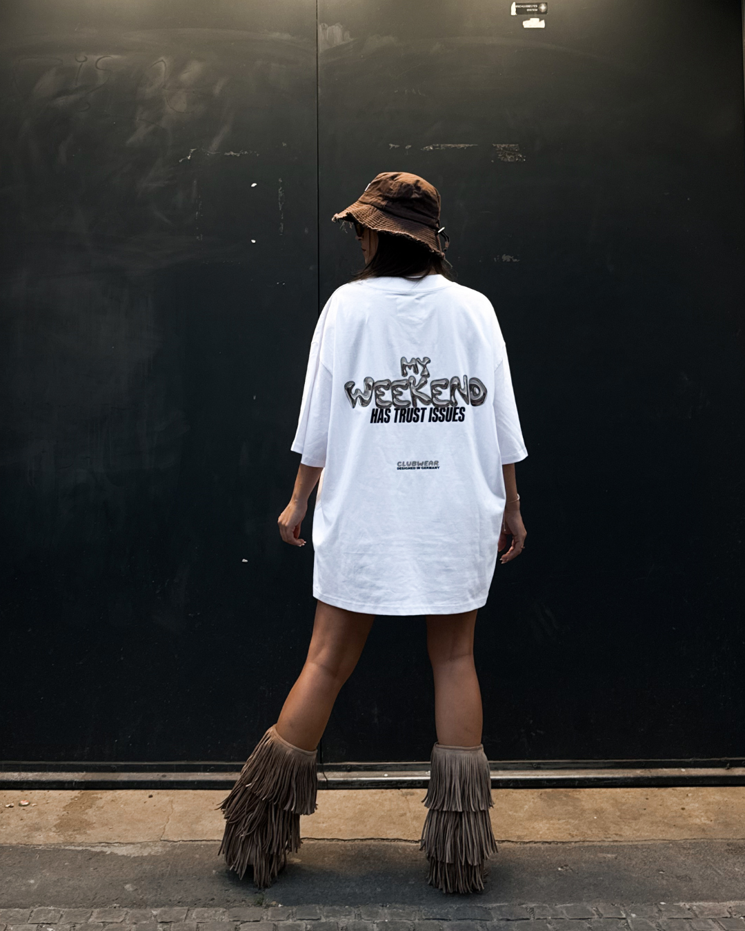 MY WEEKEND HAS TRUST ISSUES T-SHIRT (WHITE)