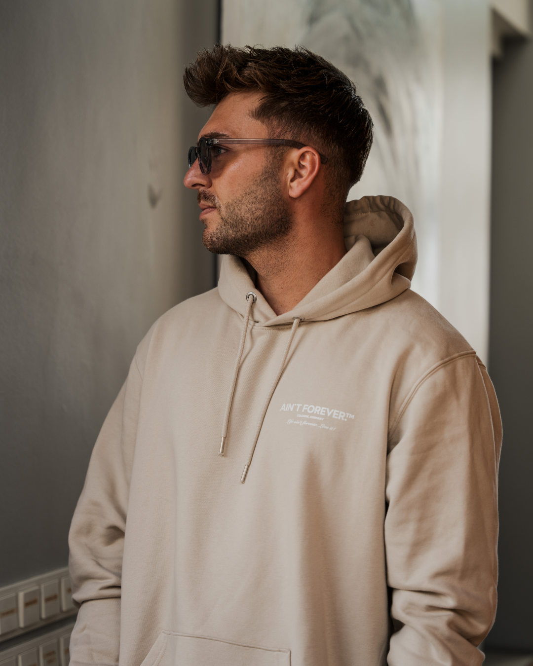 THE LIVE IT! HOODIE (DESERT DUST / WHITE)