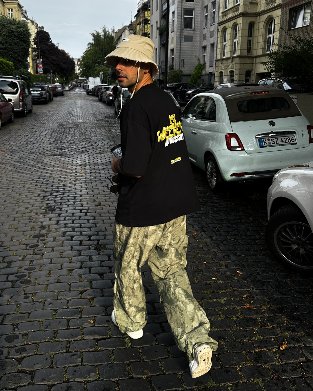 THE ESSENTIAL BUCKET HAT (BEIGE)