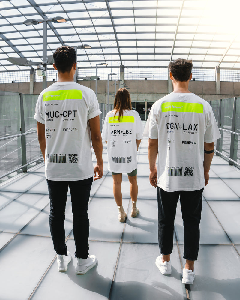 REGULAR FIT: NEON BOARDING PASS T-SHIRT