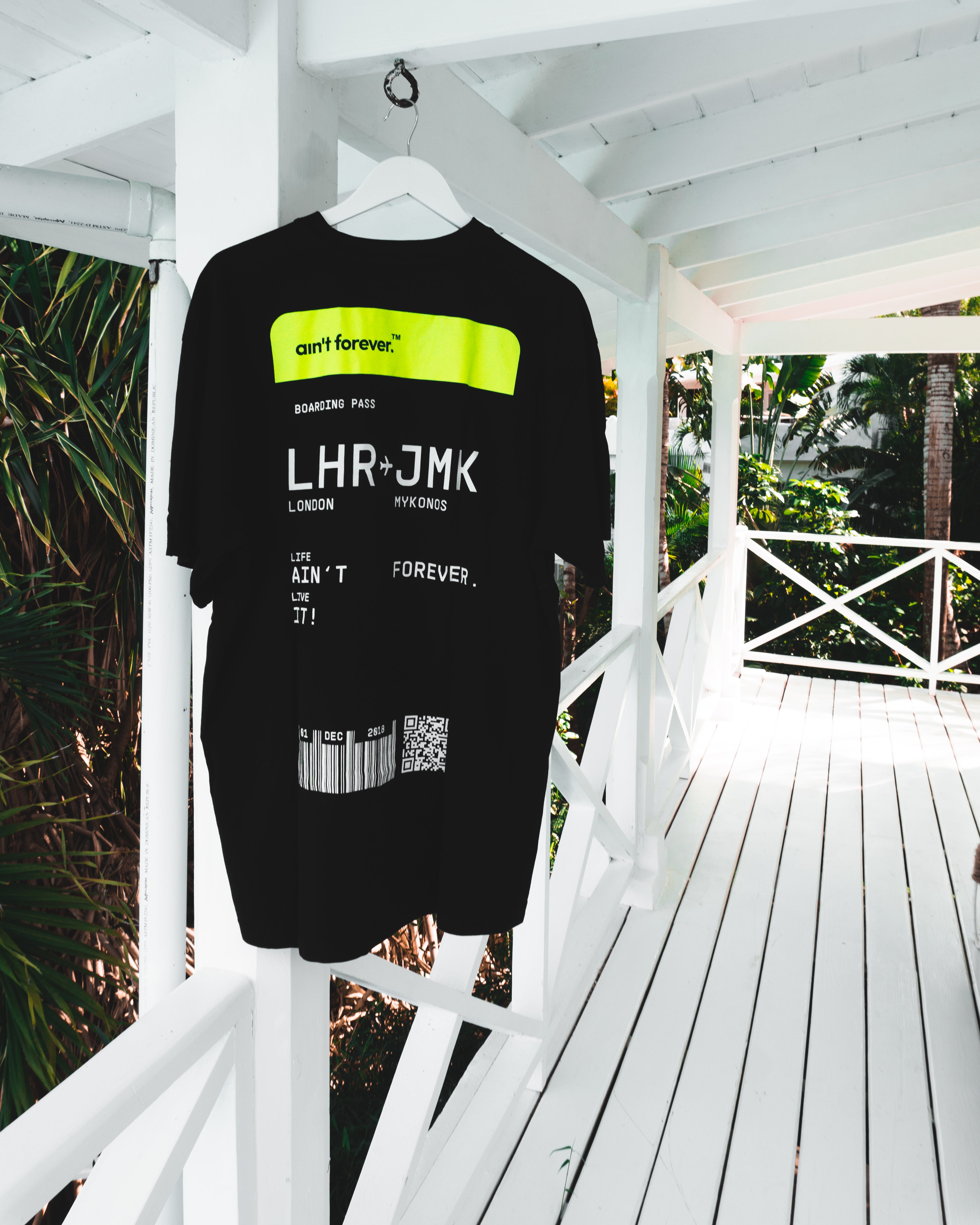 REGULAR FIT: NEON BOARDING PASS T-SHIRT