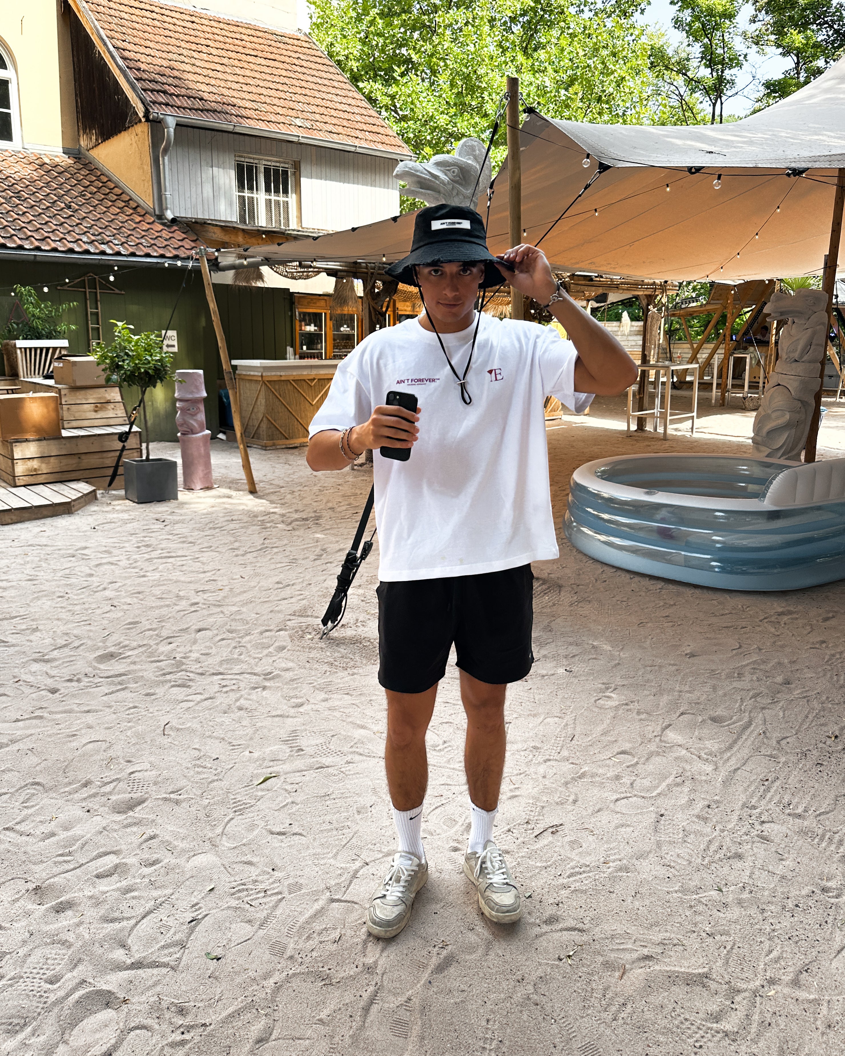 THE ESSENTIAL BUCKET HAT