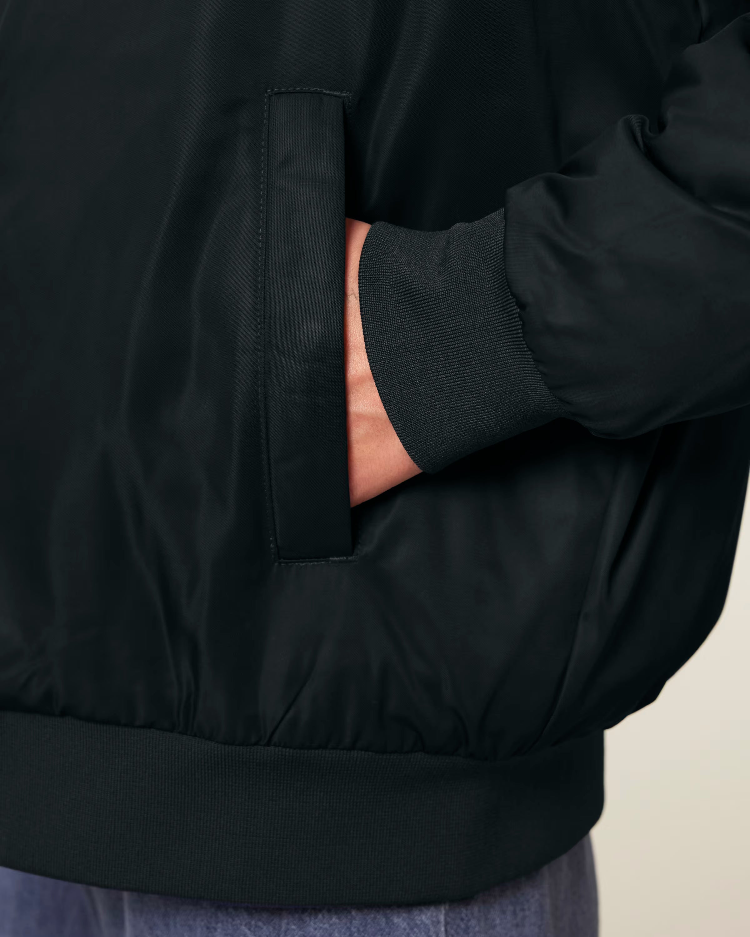 THE ESSENTIAL BOMBER (BLACK/WHITE)