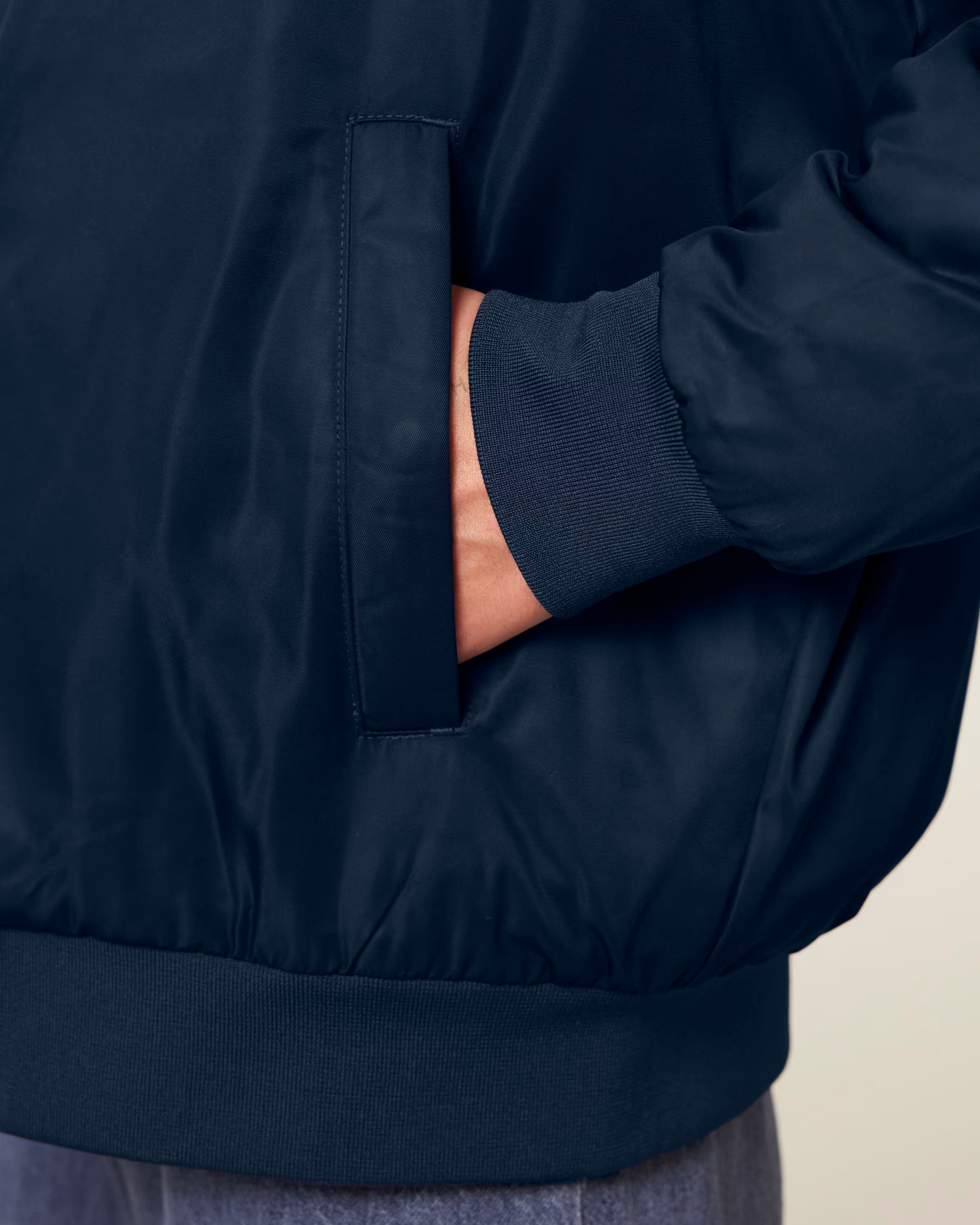 THE ESSENTIAL BOMBER (NAVY/WHITE)