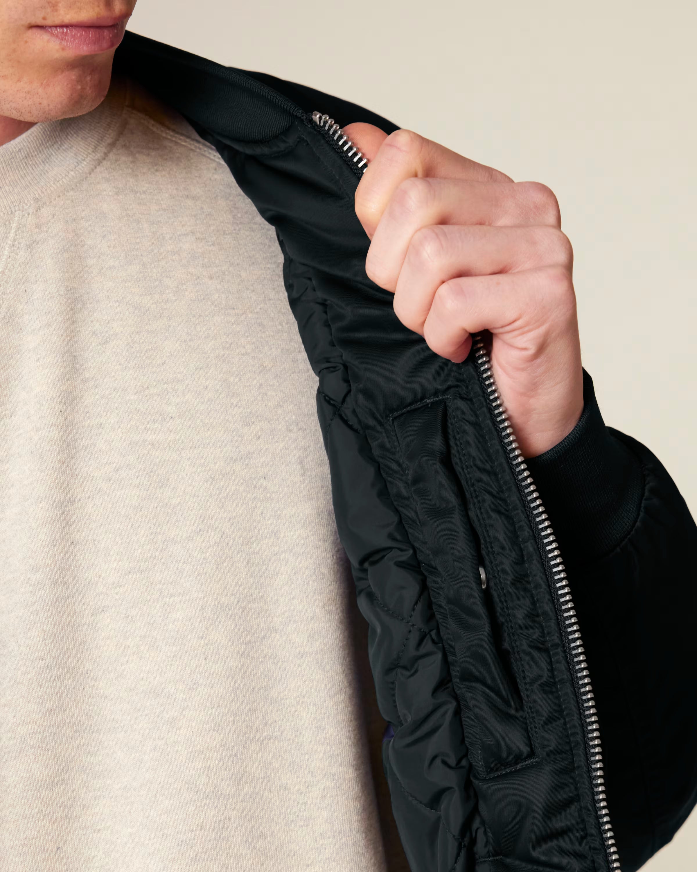 THE ESSENTIAL BOMBER (BLACK/WHITE)