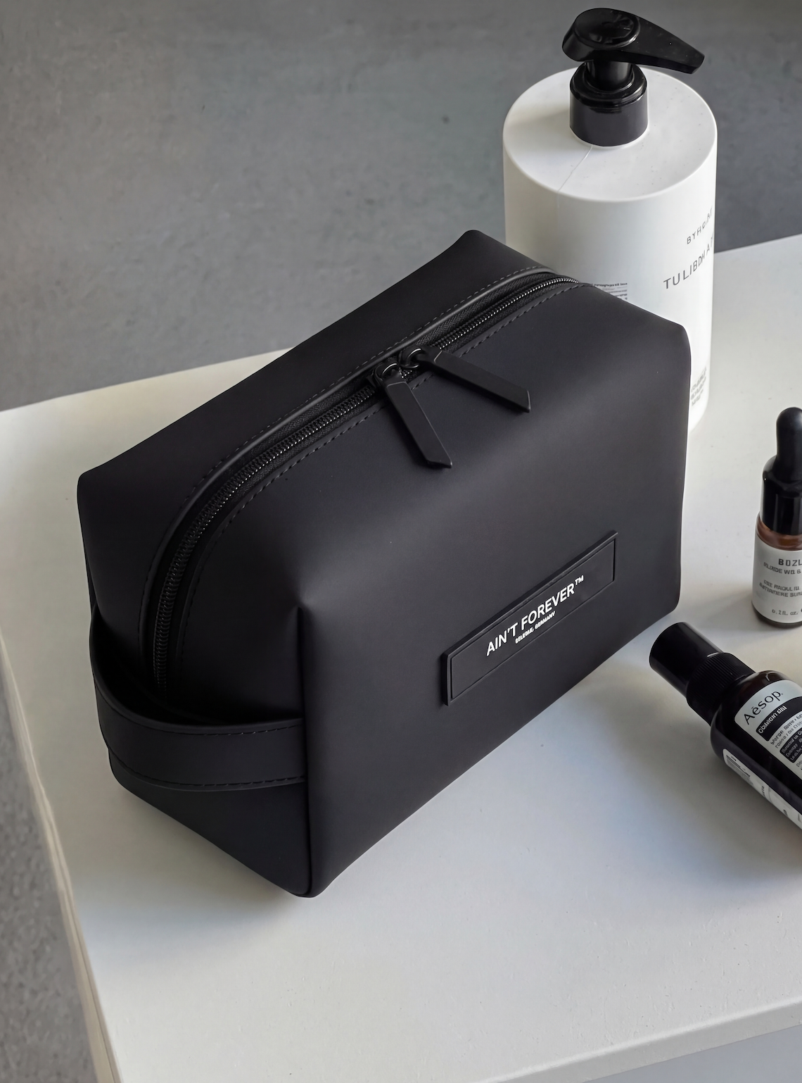 THE GETAWAY TOILETRY BAG
