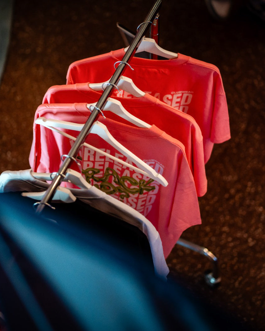 THE UNRELEASED T-SHIRT (1001TRACKLISTS)