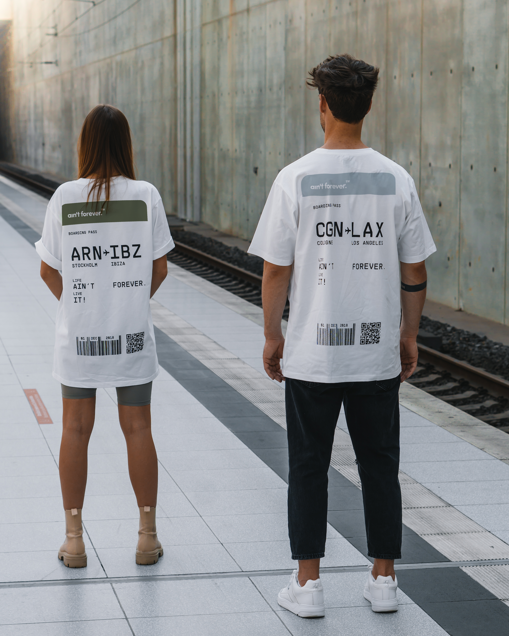 THE OVERSIZED BOARDING PASS T-SHIRT (WHITE / OLIVE)